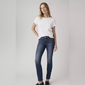 Levi's 314 shaping straight jeans! Size 32x32 NWT!